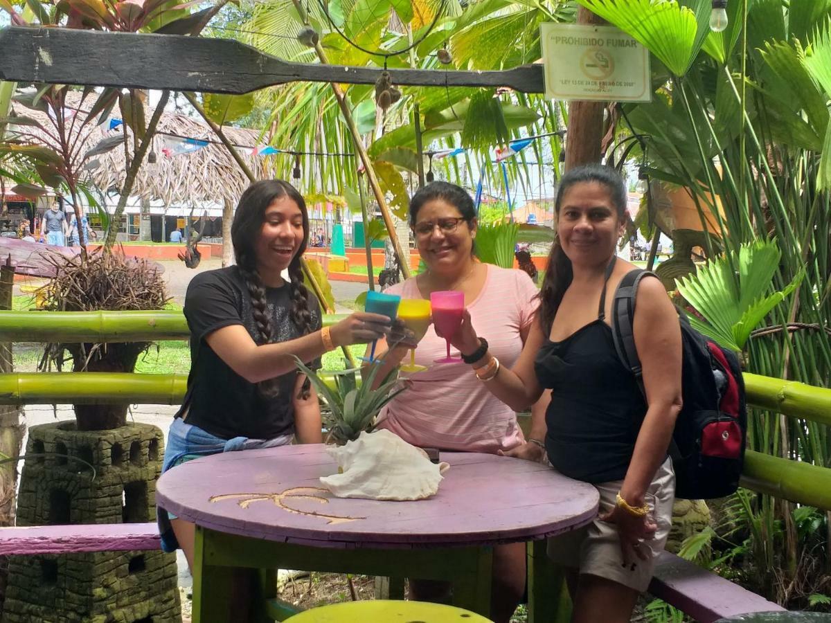 Coconut Hostel Bocas Town Dış mekan fotoğraf